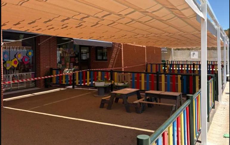El CEIP La Sabina de San Antonio de Benagéber inaugura nuevas cubiertas de sombra tras cuatro años de demandas